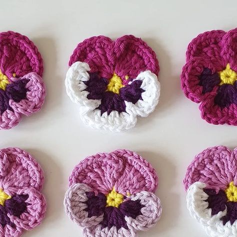 Sarah-Jane on Instagram: "Pansies again...just because it's Thursday and the sun is shining however briefly that maybe 🌸🌱

Pattern details as before

#crocheter
#crocheting
#crochetflowers" Crochet Pansies Free Pattern, Crochet Pansies, Crochet Violet, Crochet Pansy, Violet Crochet, Pansy Pattern, It's Thursday, Beginner Crochet Projects, Sarah Jane