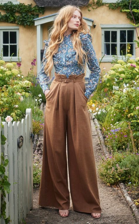 Cottagecore With Pants, Cottagecore Fashion Over 40, Cute Cottage Core Outfits Casual, Cottage Core Pants Outfit, Classy Cottagecore Outfits, Cool Grandma Outfits, Cottagecore Inspired Outfits, Cottagecore Outfits With Pants, Cottagecore Fashion Pants