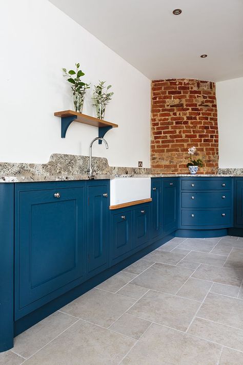 Stiffkey Blue Shaker Kitchen Design - Kestrel Kitchens Stiffkey Blue Kitchen, Farrow And Ball Stiffkey Blue, Blue Shaker Kitchen, Shaker Kitchen Design, Stiffkey Blue, Bespoke Kitchen, Farrow And Ball, Kestrel, Shaker Kitchen