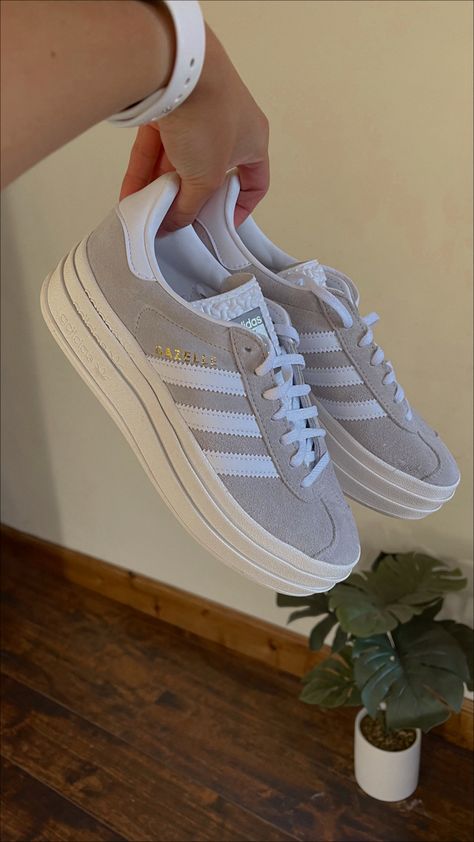 Adidas Gazelle Grey, Adidas Gazelle Outfit, Adidas Gazelle Women, Platform Outfit, Gazelle Bold, Trendy Shoes Sneakers, Preppy Shoes, Shoe Wishlist, Cute Sneakers