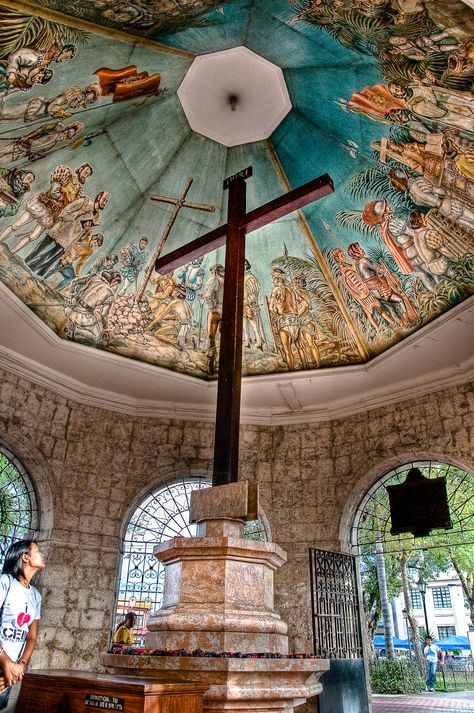 ...have a picture taken in front of the historical Magellan's Cross. Visayas Culture, Cebu City Photography, Magellan's Cross Cebu, Philippine Landmarks, Cebu Photography, Philippines Trip, Beautiful Philippines, Philippines Cebu, Philippine Islands