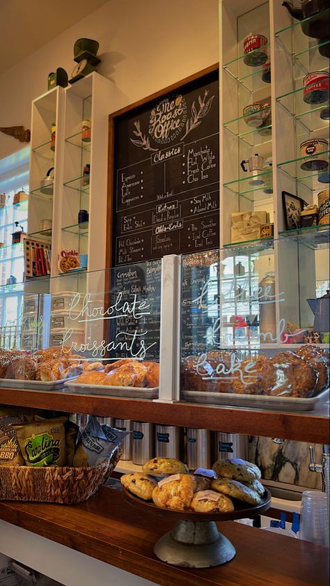 Tea And Bakery Shop, Cafe Desserts Display, Cute Book Shop Aesthetic, Bookstore Bakery Aesthetic, Bookstore And Cafe Aesthetic, Book Store Bakery, Flower Cafe Design, Bookstore Flower Shop, Bookstore Cafe Flower Shop