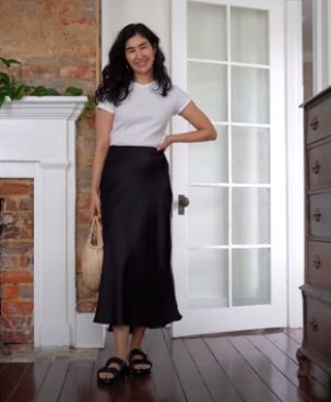 Black Midi Skirt White Top, Black Slip Skirt, Midi Skirt White, Digital Wardrobe, Work Outfit Inspiration, Skirt Summer, Chunky Sandals, Slip Skirt, Black Midi Skirt