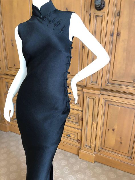 Christian Dior Gowns, Chinese Gown, Dior By John Galliano, Dior Gown, Vietnam Dress, Cheongsam Modern, Modern Qipao, Taylor Outfits, Gala Outfit