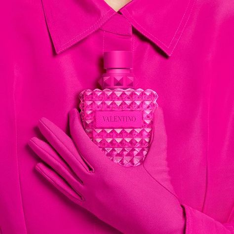 Valentino Perfume, Valentino Beauty, Born In Roma, Valentino Pink, Valentino Collection, Valentino Rockstud, Fragrance Collection, Modern Floral, Fashion Drawing