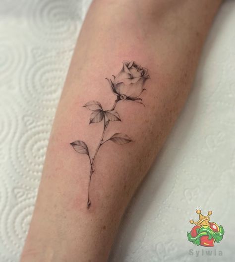 Whimsical Rose Tattoo, Bouquet Of Roses Tattoo, English Rose Tattoo, Vintage Rose Tattoo, Rose Bouquet Tattoo, Flower Tattoos Rose, Rose Bud Tattoo, Rose Tat, Tattoo Moon