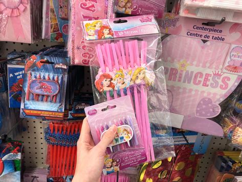 Dollar Tree Goody Bag Ideas, Dollar Tree Party Favors, Dollar Tree Birthday, Kids Summer Activities, Easy Party Favor, Activity Bags, Decorated Gift Bags, Gift Bags Diy, Party Straws