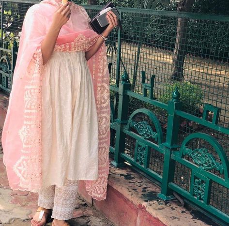 Wear white chikankari kurti with pink dupatta and you are good to go