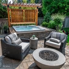 Hot Tub Surround Backyard, Backyard Hottub Area, Hot Tub Privacy Ideas, Hot Tub Ideas Backyard, Yard Zen, Bayou House, Themed Backyard, Cocktail Pool, Deco Spa