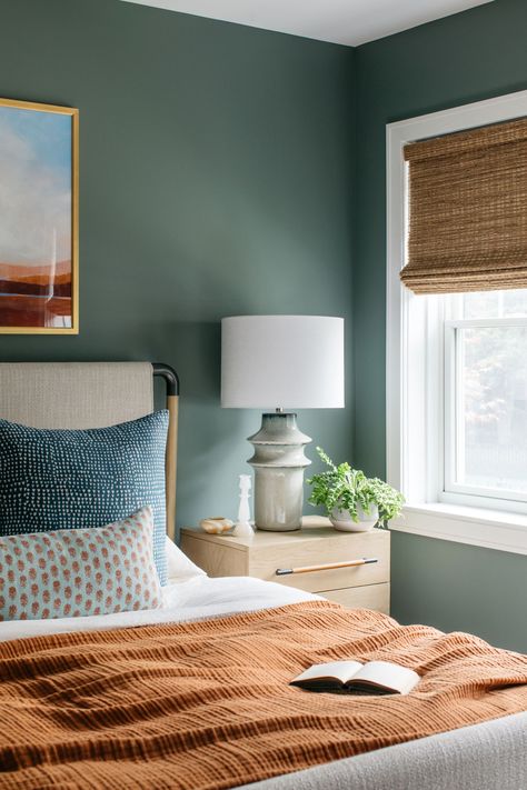 How to Make Your Home a Happier Place Blue Green Bedrooms, Wall Bedroom Decor, Primary Bedroom Ideas, Green Bedroom Walls, Green Painted Walls, Rent House, Guest Room Ideas, Oak Beds, Transitional Bedroom