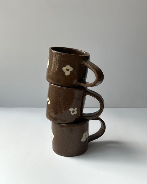 From the bloom collection. Terracotta clay mugs with an irregular white flower design. Handmade. #handmademugs #pottery #potterylovers #art #artist #potterystudio #design #homeobjects #mugs #ceramicdesign #wabisabiinteriors #sculpture #cerámica #ceramicart #atelierberoj Handbuilt Ceramics, Ceramics Mugs, Ceramics Design, Marble Ceramic, Clay Cup, Marble Ceramics, Interior Design Boards, Terracotta Clay, Clay Mugs