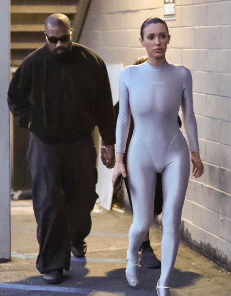 Bianca Creed Style, Bianca Censori Outfits, Ye And Bianca, Kanye West Bianca, Bianca Censori Style Before Kanye, Kanye West Concert, Kanye West Wife, Kanye West Outfits, Revealing Outfits