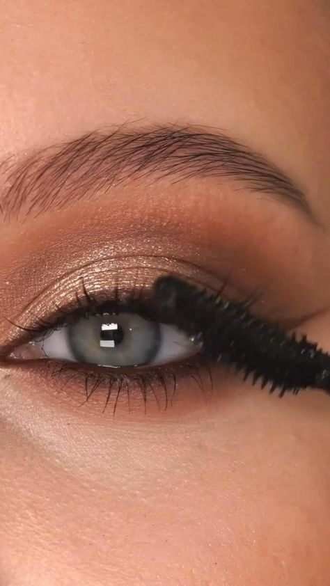 Gold Dress Makeup, Bridesmaid Makeup Tutorial, Copper Eye Makeup, Copper Eyeshadow, Golden Eye Makeup, Blue Eye Makeup Tutorial, Hooded Eye Makeup Tutorial, Golden Makeup, Eye Makeup Images