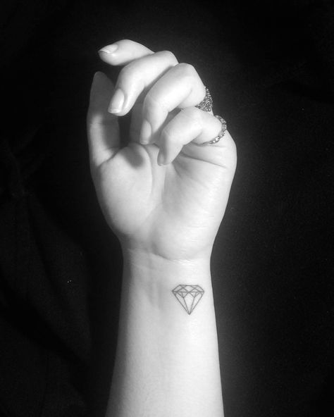 19 mentions J’aime, 5 commentaires - Cynthia (@cyndyvaley) sur Instagram : "I got dark only to shine🎶 by @ferandrade.tattoo muchas gracias :) #tattoo #diamond…" Tattoo Diamond, Diamond Tattoo, Tattoo Wrist, Diamond Tattoos, Wrist Tattoo, Wrist Tattoos, Tiny Tattoos, To Shine, Triangle Tattoo