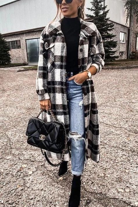 Plaid Outerwear, Mantel Outfit, Red Plaid Jacket, Winter Mode Outfits, Plaid Jacket Women, Looks Jeans, Coat Autumn, Pastel Outfit, Long Coat Women