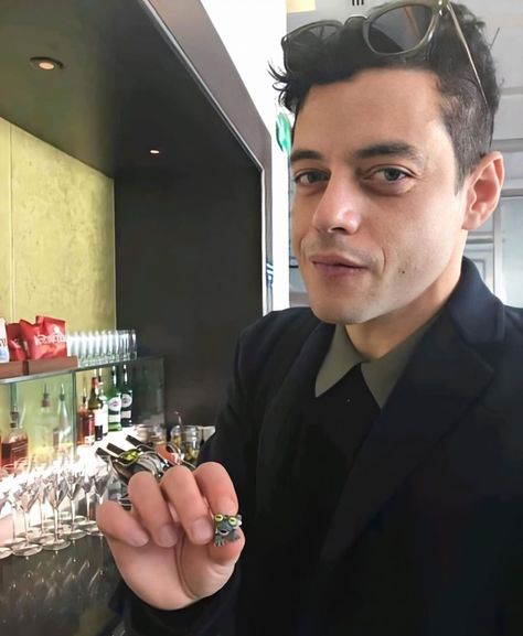 Rami Malek on Instagram: “He’s so cute ❤️😍 #ramimalek” Remi Malek, Rami Malik, Caroline Dhavernas, Josh Washington, Rami Said Malek, City Life Photography, Lucy Boynton, Mr Robot, Rami Malek