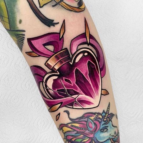 Neotraditional Rose Tattoo Design, Heart Tat, Colored Tattoo, Art List, Jewel Tattoo, Swallow Tattoo, Tattoos Art, Jewelry Illustration, Incredible Tattoos