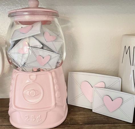 Gumball Machine Craft, Gum Machine, Bubble Gum Machine, Valentines Party Decor, Valentines Door Hanger, Diy Valentine's Day Decorations, Valentine's Ideas, Valentines Decor, Diy Valentines Decorations