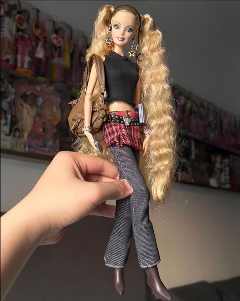 Barbie Doll Restyle, Custom Barbie Dolls, Bratz Restyle, Old Barbie Dolls, 2000s Barbie, Y2k Barbie, Custom Barbie, Teen Trends, Barbie Wardrobe