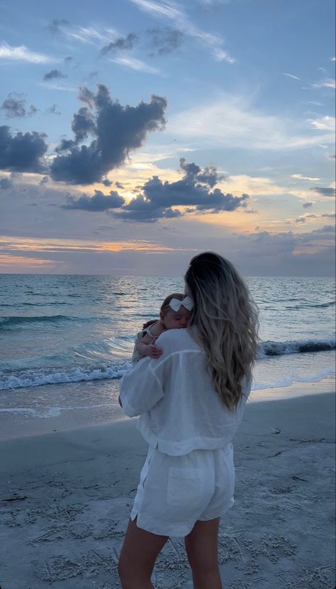 Beach Mama, Moms Goals, Future Mommy, Dreamy Photography, Frequent Flyer Miles, Future Mom, Beach Baby, Mommy Life, Cute Family