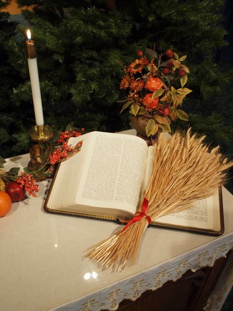 Thanksgiving bible with wheat Thanksgiving Decorations For Church Altar Ideas, Fall Altar Decorations, Thanksgiving Altar Decorations, Fall Church Decorations Sanctuary, Fall Church Decor, Thanksgiving Decorations Church, Church Thanksgiving Decorations, Church Fall Decorations, Harvest Decorations For Church