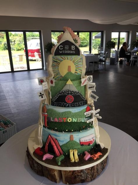 Glastonbury themed reveal wedding cake by Iced Images Cakes (Karen Ker) - http://cakesdecor.com/cakes/313927-glastonbury-themed-reveal-wedding-cake Festival Wedding Cake, Music Festival Food, Iced Images, Pastel Wedding Decorations, Cake Festival, Festival Food, Festival Photography, Food Wedding, Festival Theme