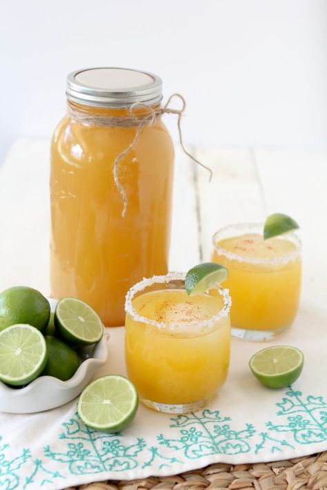 These Mason Jar Margaritas from The Whole Smiths are the perfect treat to take along for any occasion. While they may not technically be paleo, they're pretty clean as far as delicious cocktails go. Whether it's for a BBQ, bridal shower or game night, these margaritas are sure to be a hit.  #cocktails #drinks #cleaneating #partyrecipes Healthy Margarita Recipe, Healthy Margarita, Guava Margarita, Peach Margarita, Honey Simple Syrup, Margarita Salt, Chili Lime Seasoning, Mango Margarita, Beverage Recipes