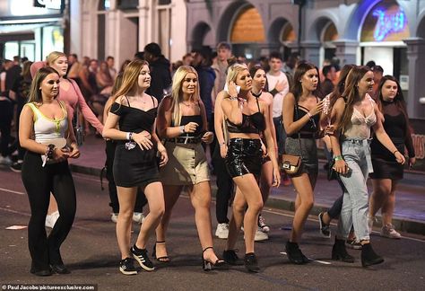 Portsmouth University students make the most of Freshers' Week yesterday evening during the 'Big Night Out' pub crawl Portsmouth University, Uk Night, Aston University, Freshers Week, Drink Party, Women Laughing, Bars And Clubs, Keep The Peace, Pub Crawl