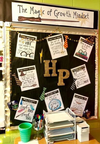 Photos: Huber Heights teacher transforms classroom into Harry Potter world | KATV Harry Potter Growth Mindset, Hogwarts Classroom Decor, Hogwarts Classroom, Harry Potter Classroom Theme, Classroom Decoration Ideas, Ideal Classroom, Harry Potter Classes, Classe Harry Potter, Harry Potter School