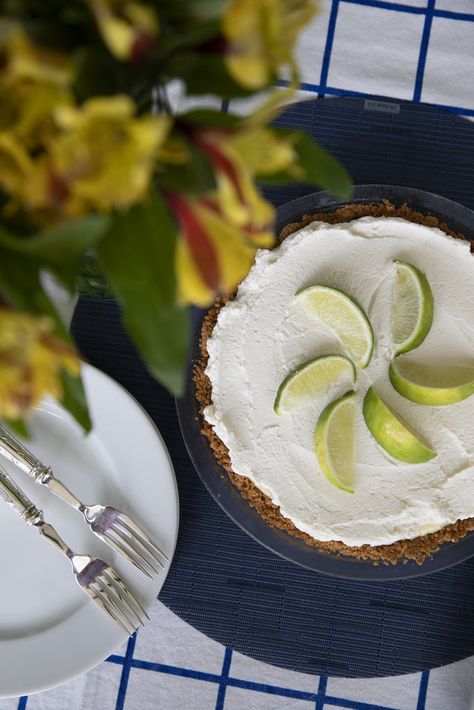 Frozen Key Lime Pie, Key Lime Desserts, Key Lime Cake, Lime Pie Recipe, Keylime Pie Recipe, Ina Garten Recipes, Vegan Holidays, Family Dinner Recipes, Lime Pie