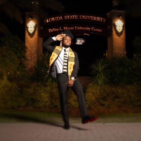 Alpha Phi Alpha Graduation Pictures, Tuesday Mood, College Graduation Photoshoot, Grad Shoot, Graduation Look, Grad Pic, Graduation Poses, Alpha Phi Alpha, Graduation Photoshoot