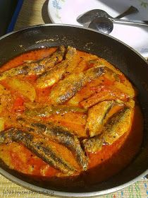 Bengali Dishes, Bengali Fish Recipes, Indian Fish Recipes, Bengali Fish Curry, Food For The Gods, Bangladeshi Food, Fish Curry Recipe, Spicy Mustard, Bengali Food