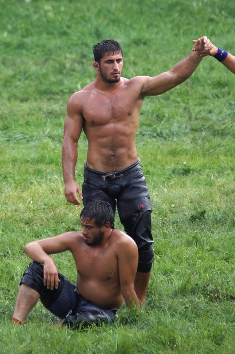 The winner and the vanquished Oil Wrestling, Amazon People, Olympic Wrestling, Middle Eastern Men, Turkish Men, Turkish Beauty, World Best Photos, Man Photo, Muscle Men