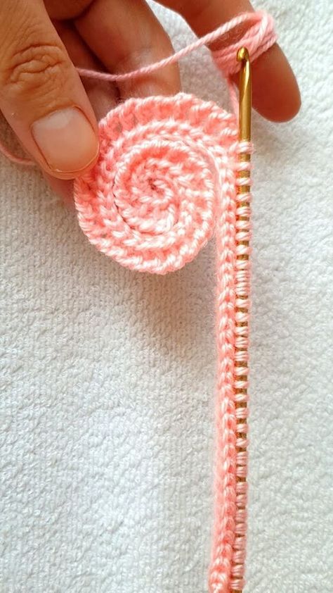 Spiral Stitch Crochet Tutorial – Tutorials & More Sedge Stitch, Spiral Crochet Pattern, Rose Stitch, Crocheting For Beginners, Spiral Stitch, Spiral Crochet, Crochet Knit Top, Knit Top Patterns, Tunisian Crochet Patterns