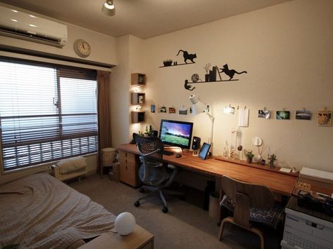 Long Desk - Small Room Decorating Japan 3 Small Room Decor, Dekorasi Kamar Tidur, Small Room Design, Boho Interior, Room Setup, House Room, Dream Rooms, Apartment Interior, Home Office Design