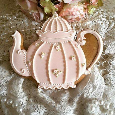 England in a cup Tea Party Cookies, Tea Cup Cookies, Teapot Cake, Pot Cookies, Teapot Cookies, Gingerbread Cookies Decorated, Cookies Gingerbread, Spring Cookies, Tea Party Food