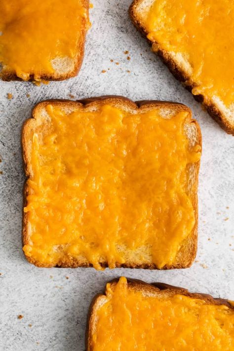 Cheesy Toast, Easy Toast, Cheese Toast Recipe, Fancy Cheese, Toast In The Oven, Pasta Sides, Easy Cheese, Cheese Toast, Cheese Fries