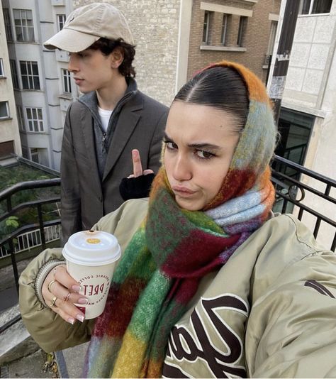 Headscarf Ideas, Scarf Aesthetic, Head Scarf Styles, Scarf Outfit, Scarf Style, Aesthetic Fall, Fall Inspo, Insta Feed, Colorful Scarf