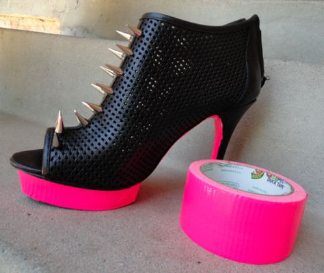 diy neon sole on your heels! Nicki Minaj Monster, Upcycle Shoes, Diy Heels, Diy Clothes Bag, Neon Shoes, Shoe Makeover, Duct Tape Crafts, Idle Hands, Duck Tape