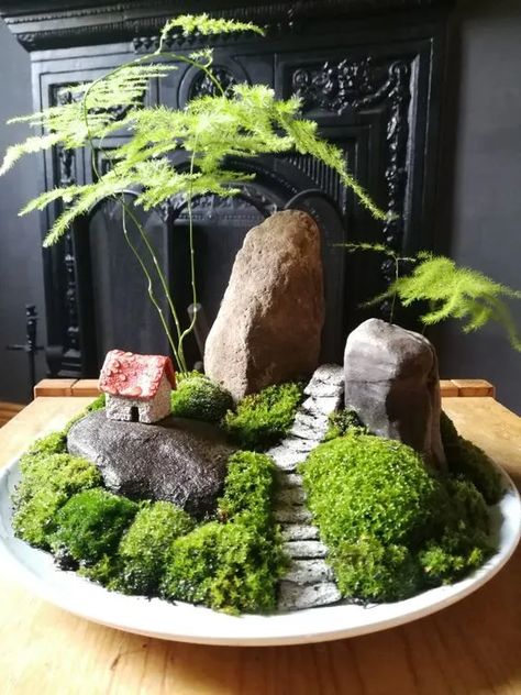 50+ Fabulous Diy Home Décor Ideas on a Budget - Dengarden Miniature Landscape Diy, Outside Hanging Decor, Japanese Terrarium, Mini Zen Garden Design, Zen Terrarium, Mini Japanese Garden, Miniature Zen Garden, Small Japanese Garden, Bonsai Tree Types