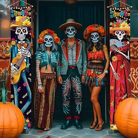 These Day of the Dead Wall or Porch signs are amazing! So Colorful and would make a great addition to your Day of Dead Themed Party! Home Decor Front Porch, Mexican Halloween, Mexico Party, Mexico Day Of The Dead, Halloween Porch Sign, Halloween Circus, Den Mrtvých, Decor Front Porch, Halloween Porch Decorations