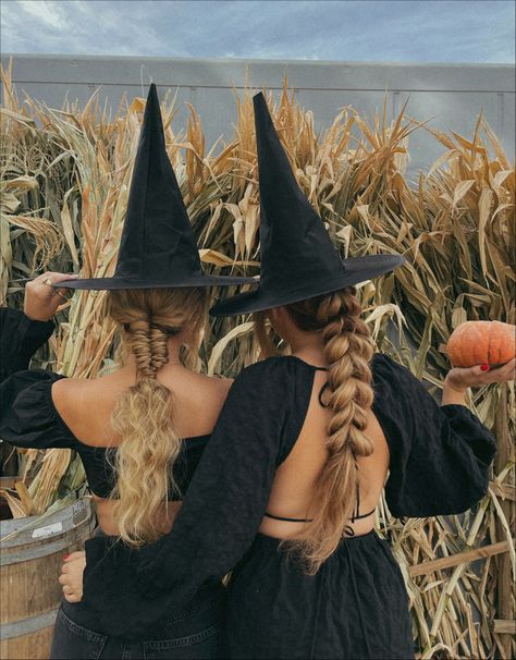 Witch Hairstyles With Hat, Witch Hairstyles Halloween With Hat, Kitchen Witch Costume, Witch Hairstyles Halloween, Witch Costumes Diy, Simple Witch Costume, Halloween Braids, Hairstyles With A Hat, Witch Hairstyles