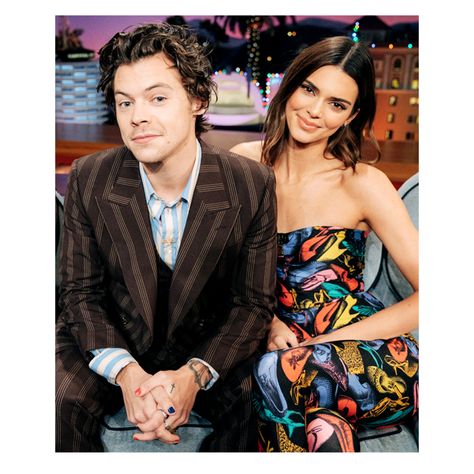 Harry Styles' Latest Album is About Kendall Jenner? Find Out Here! - Masala.com Harry And Kendall, Harry Styles And Kendall Jenner, Kendall Harry, Kendall And Harry Styles, Harry Styles Hands, Harry Styles Nails, Yellow Smiley Face, Kendall Style, S Nails