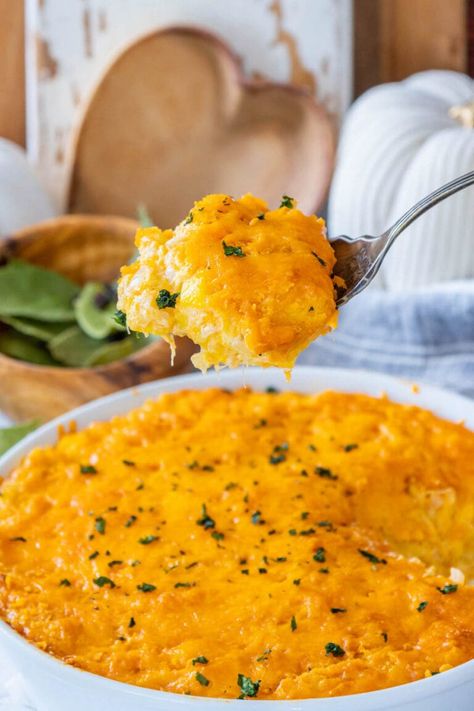 Cheesy Baked Squash Casserole - side dishes #sidedishes Cracker Barrel Squash Casserole Recipe, Baked Squash Recipes, Easy Squash Casserole, Squash Zucchini Recipes, Casserole Side Dishes, Squash Casserole Recipes, Baked Squash, Cheesy Casserole, Squash Casserole