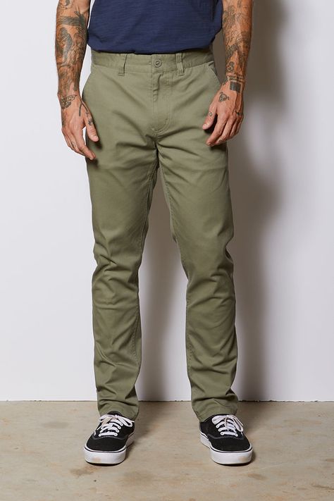 Explore this style guide for tips and tricks on how to style men’s pants and learn about the different types, from joggers to chino pants. Chino Pants Men Outfits, Pants Outfit Men, Chino Pants Men, Pants Style, Chino Pants, Style Guide, How To Style, Chinos Pants, Fashion Pants