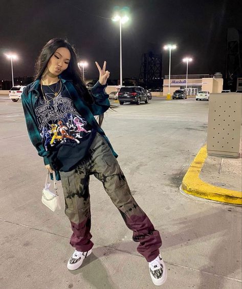 Looks Hip Hop, Tomboy Outfits, 2000s Fashion Outfits, Tomboy Style Outfits, Streetwear Fashion Women, Tomboy Fashion, Mode Inspo, Parking Lot, Teenage Fashion Outfits