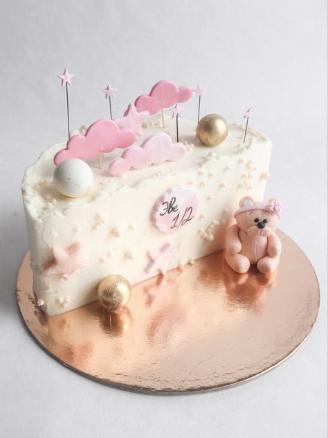 Half Cake Birthday 6 Months Girl Pink, Half A Birthday Cake, Half Bday Cake Ideas, Six Month Birthday Cake For Girl, 6month Birthday Ideas, Half Birthday Cake Design, 6 Month Old Cake Half Birthday, 1/2 Cake 6 Months, Cake For 6 Month Baby Girl