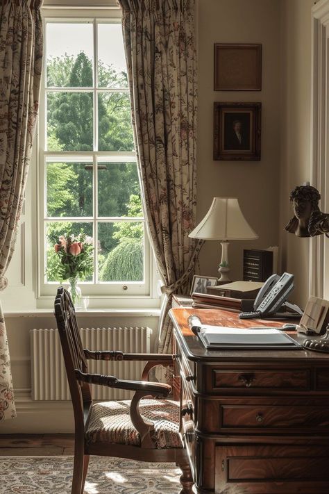 Elegant Home Office Inspiration English Vintage Decor, English Home Office, Study Moods, Classic English Interiors, Classic Home Office, Countryside Homes, English Countryside Home, English Country Interiors, Countryside Home