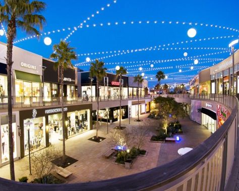 South Coast Plaza Mall, Cali Del Amo Fashion Center, Shopping Mall Design, Shopping Mall Architecture, Retail Architecture, Outlet Mall, Mall Design, South Bay, Commercial Design, Shopping Center