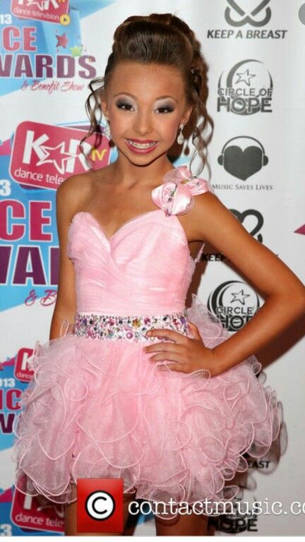 Sophia from dance moms!!!! She's so pretty Awards Dress, Sophia Lucia, Dance Moms Moments, She's So Pretty, Dance Moms, Saving Lives, So Pretty, M S, Flower Girl Dresses